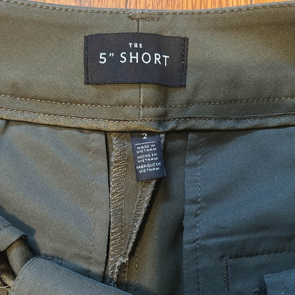 WHBM 5” shorts. 1 black and 1 green - Picture 4 of 6